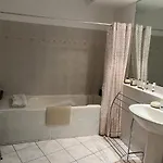 Avec Vue Panoramique Sur La Cité Médiévale Couette-café 3*