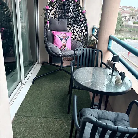 Couette-café Avec Vue Panoramique Sur La Cité Médiévale 3*