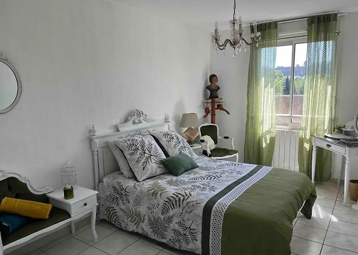 Avec Vue Panoramique Sur La Cite Medievale 3*