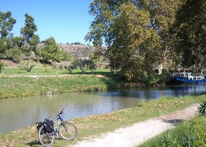 Avec Vue Panoramique Sur La Cite Medievale