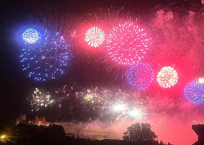 Avec Vue Panoramique Sur La Cite Medievale Panzió